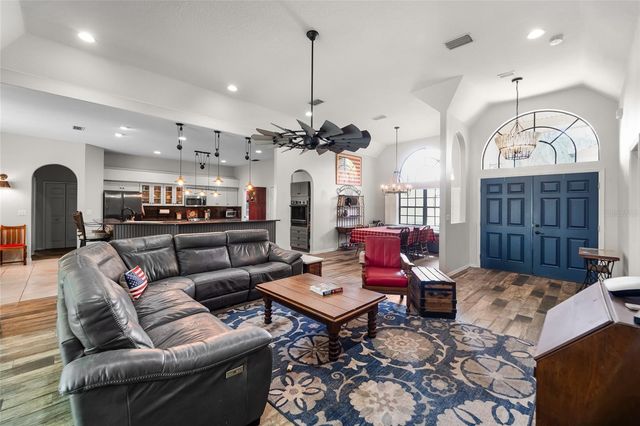 1012 KINGSBOROUGH GARDENS COURT, Lutz, FL 33548