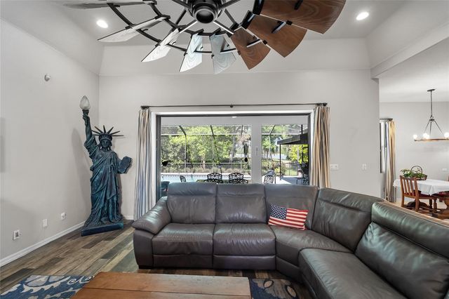 1012 KINGSBOROUGH GARDENS COURT, Lutz, FL 33548