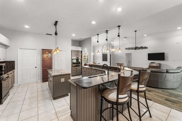 1012 KINGSBOROUGH GARDENS COURT, Lutz, FL 33548