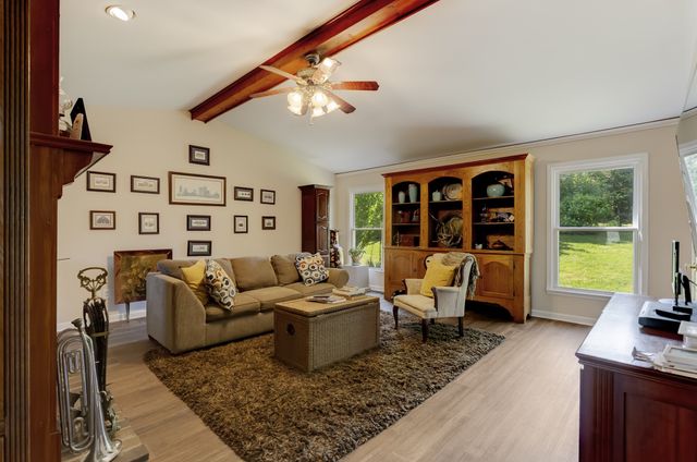 2740 Critz Ln, Thompsons Station, TN 37179
