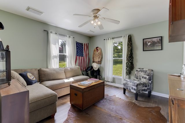 2740 Critz Ln, Thompsons Station, TN 37179