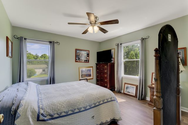 2740 Critz Ln, Thompsons Station, TN 37179