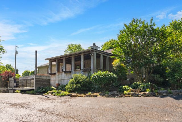 2740 Critz Ln, Thompsons Station, TN 37179