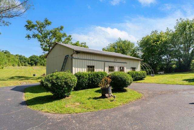 2740 Critz Ln, Thompsons Station, TN 37179