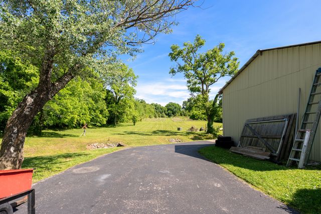 2740 Critz Ln, Thompsons Station, TN 37179