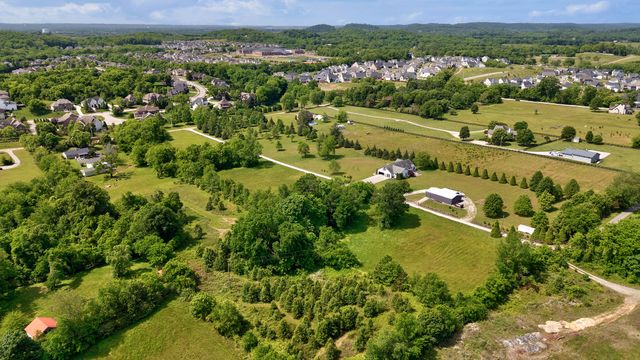 2740 Critz Ln, Thompsons Station, TN 37179