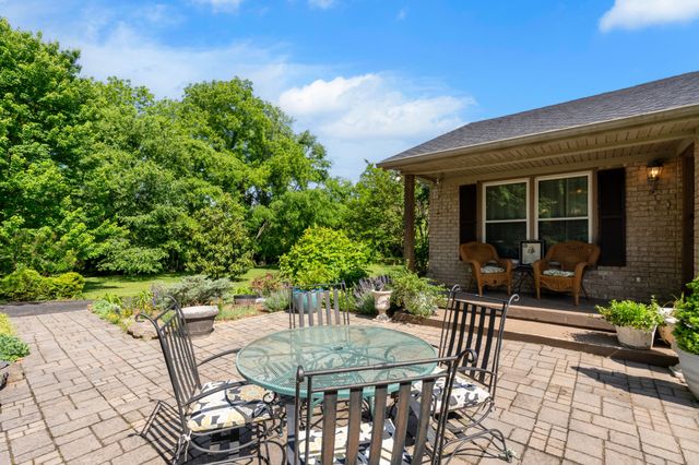 2740 Critz Ln, Thompsons Station, TN 37179