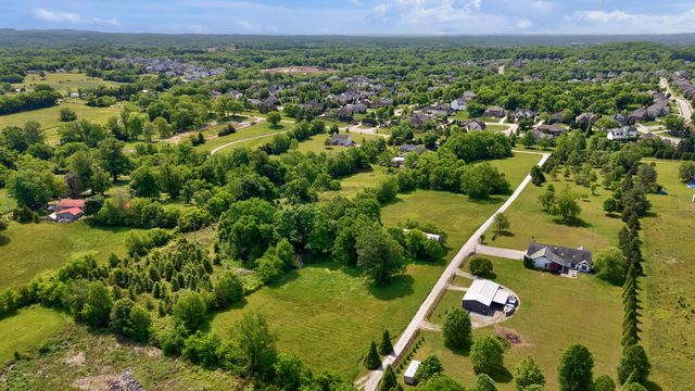 2740 Critz Ln, Thompsons Station, TN 37179