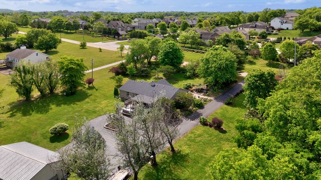 2740 Critz Ln, Thompsons Station, TN 37179