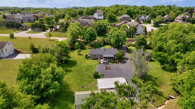 2740 Critz Ln, Thompsons Station, TN 37179