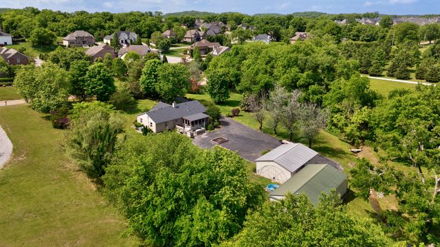 2740 Critz Ln, Thompsons Station, TN 37179
