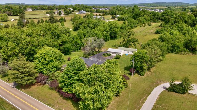 2740 Critz Ln, Thompsons Station, TN 37179