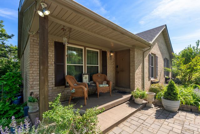 2740 Critz Ln, Thompsons Station, TN 37179