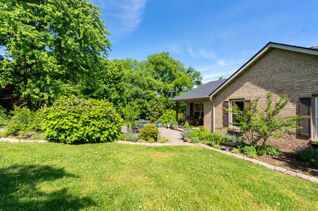 2740 Critz Ln, Thompsons Station, TN 37179