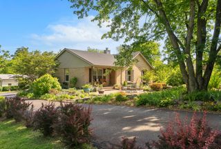 2740 Critz Ln, Thompsons Station, TN 37179