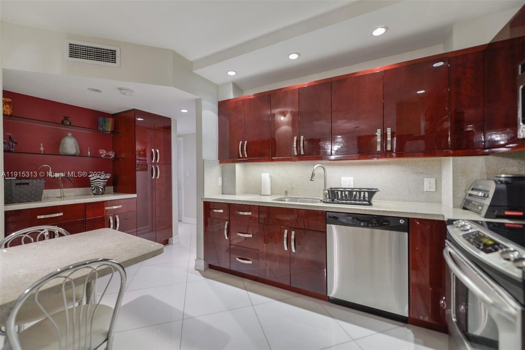 1950 S Ocean Dr 5G, Hallandale Beach, FL 33009