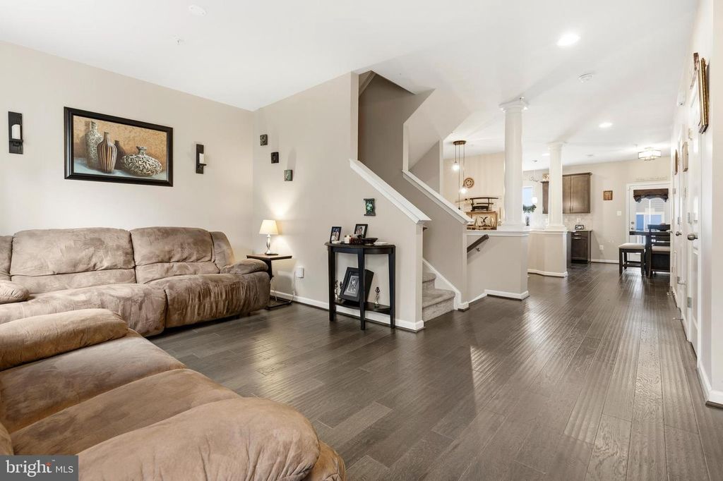 Image 4 of property listing at 9779 KILT, Waldorf, MD 20601