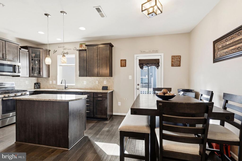 Image 8 of property listing at 9779 KILT, Waldorf, MD 20601