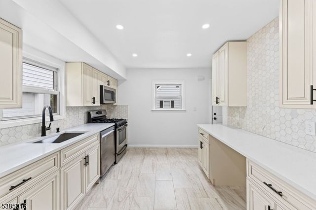 18 Farmingdale Ave, Bloomfield Twp., NJ 07003