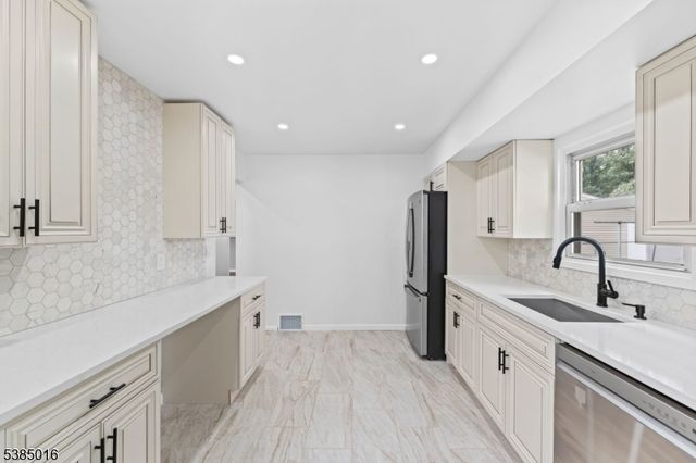 18 Farmingdale Ave, Bloomfield Twp., NJ 07003