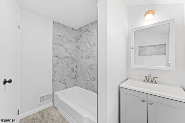 18 Farmingdale Ave, Bloomfield Twp., NJ 07003