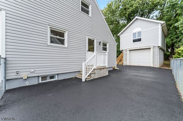 18 Farmingdale Ave, Bloomfield Twp., NJ 07003