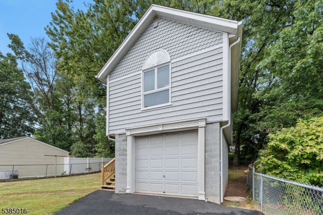 18 Farmingdale Ave, Bloomfield Twp., NJ 07003