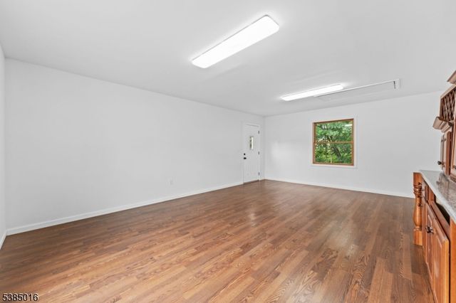 18 Farmingdale Ave, Bloomfield Twp., NJ 07003