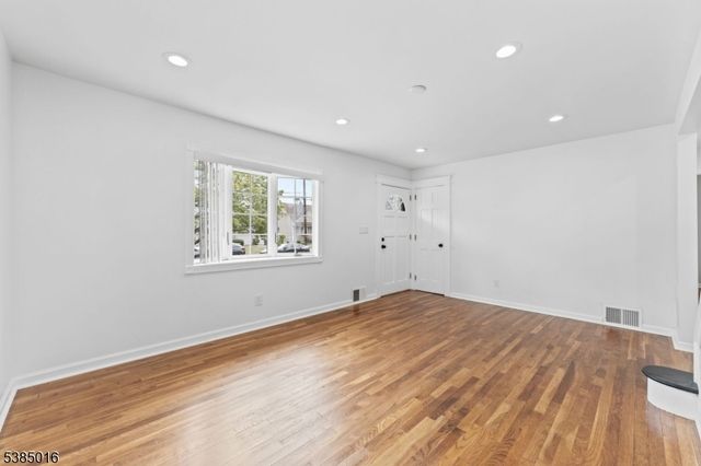 18 Farmingdale Ave, Bloomfield Twp., NJ 07003