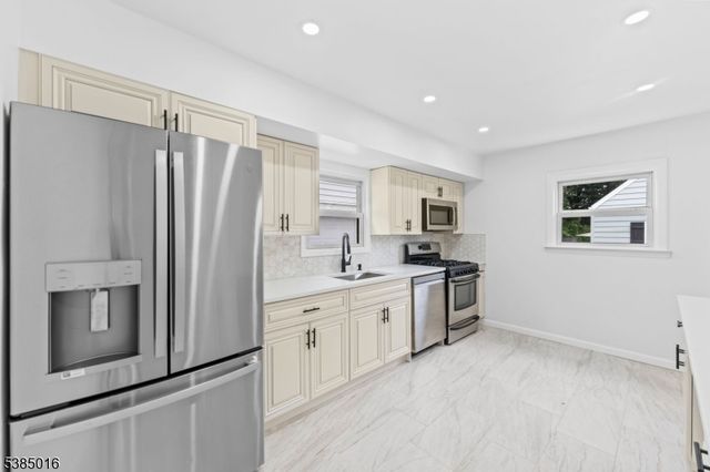 18 Farmingdale Ave, Bloomfield Twp., NJ 07003