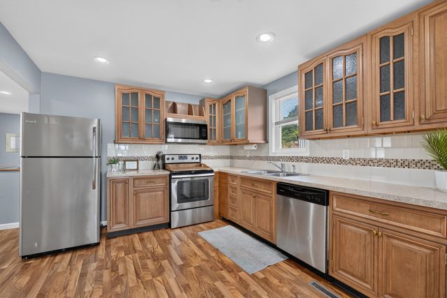 298 Ackerson Lake Drive, Jackson, MI 49201