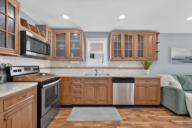 298 Ackerson Lake Drive, Jackson, MI 49201