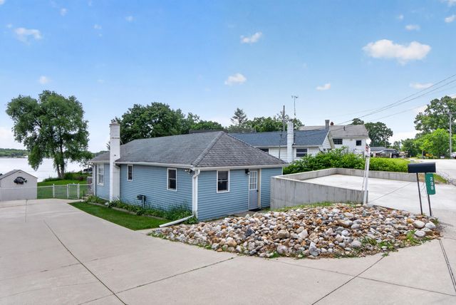 298 Ackerson Lake Drive, Jackson, MI 49201