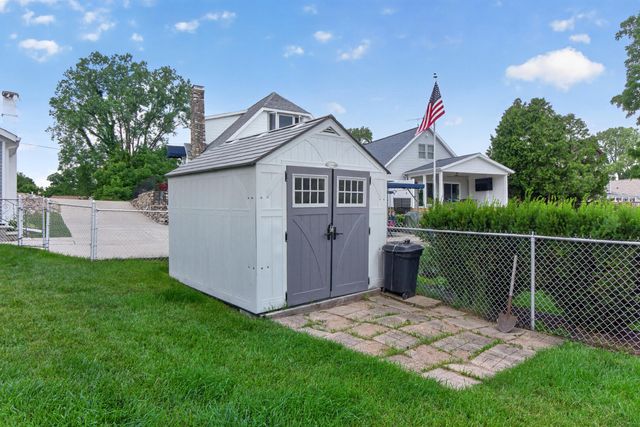 298 Ackerson Lake Drive, Jackson, MI 49201