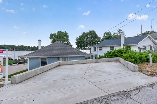 298 Ackerson Lake Drive, Jackson, MI 49201