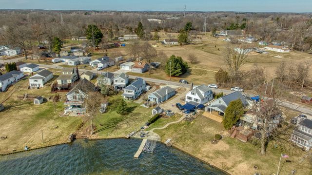 298 Ackerson Lake Drive, Jackson, MI 49201