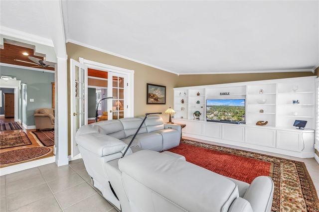 126 30TH AVENUE N, St Petersburg, FL 33704