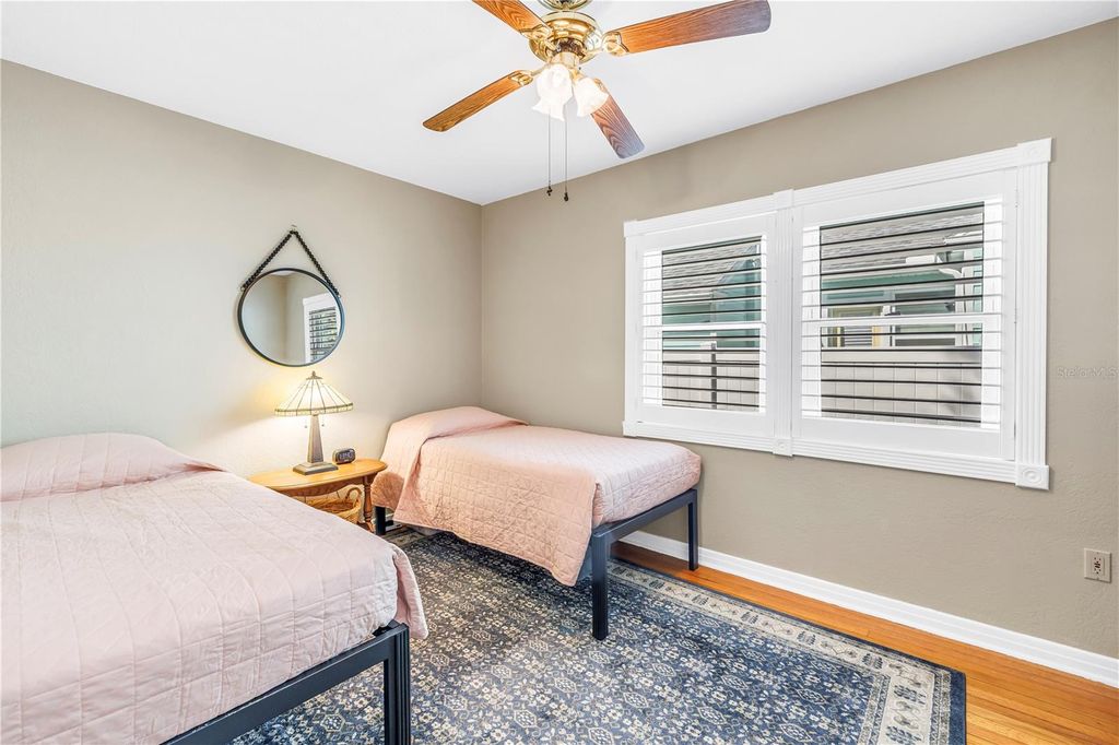 Image 19 of property listing at 126 30TH AVENUE N, St Petersburg, FL 33704