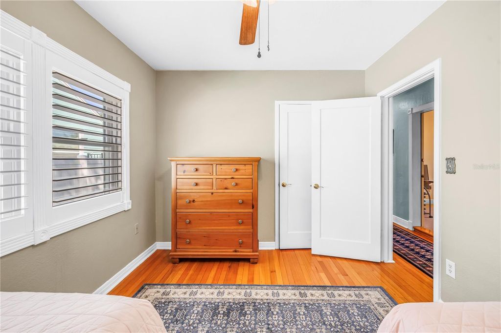 Image 20 of property listing at 126 30TH AVENUE N, St Petersburg, FL 33704