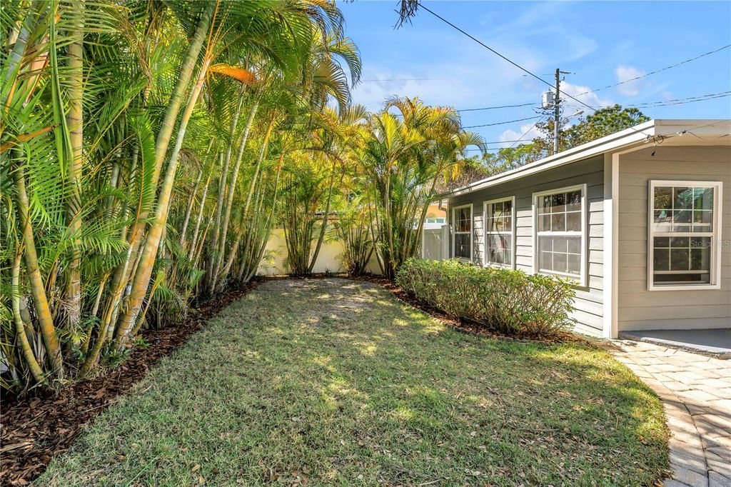 Image 26 of property listing at 126 30TH AVENUE N, St Petersburg, FL 33704