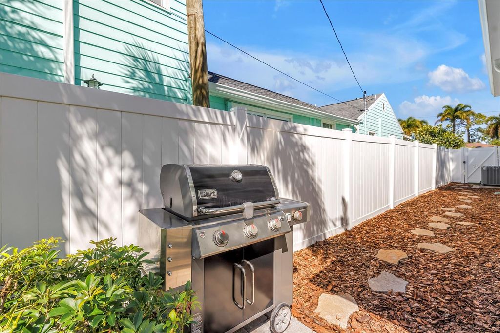 Image 29 of property listing at 126 30TH AVENUE N, St Petersburg, FL 33704