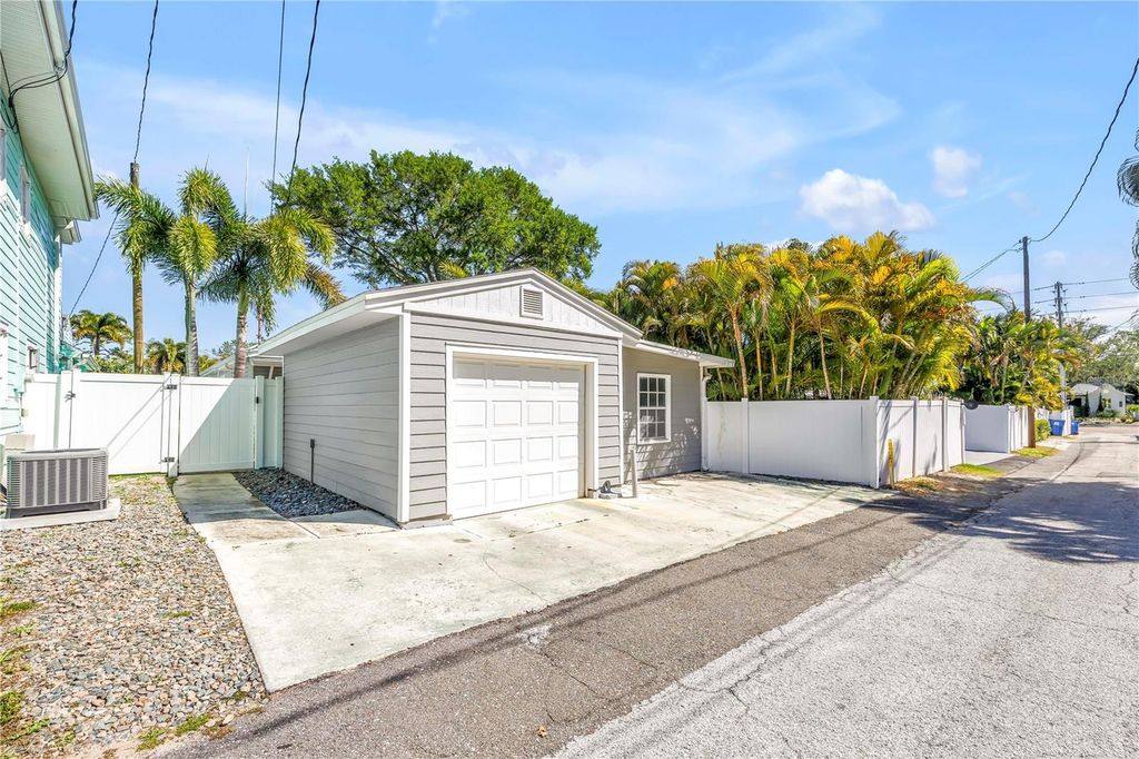Image 31 of property listing at 126 30TH AVENUE N, St Petersburg, FL 33704