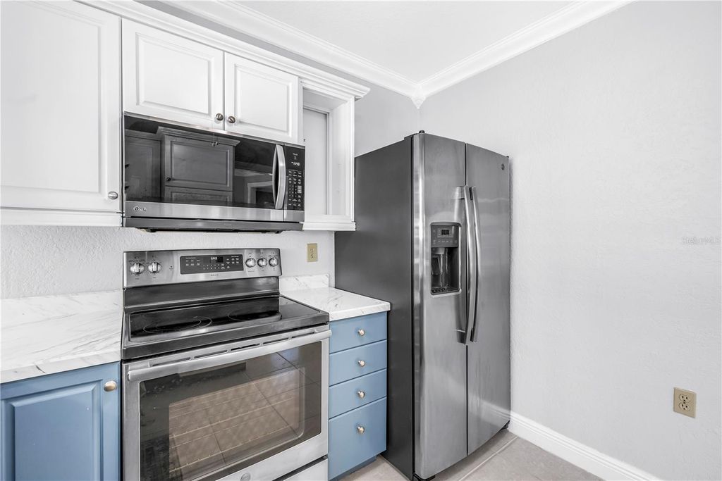 Image 9 of property listing at 126 30TH AVENUE N, St Petersburg, FL 33704