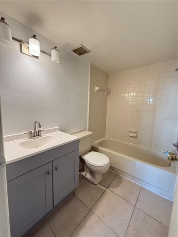 14308 HANGING MOSS CIRCLE 102, Tampa, FL 33613
