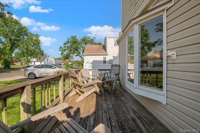 42 Haven Lane, Levittown, NY 11756