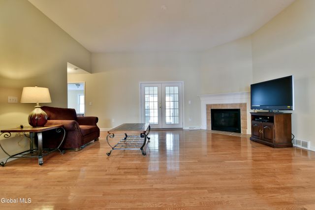 13 Rosemary Drive, North Greenbush, NY 12180