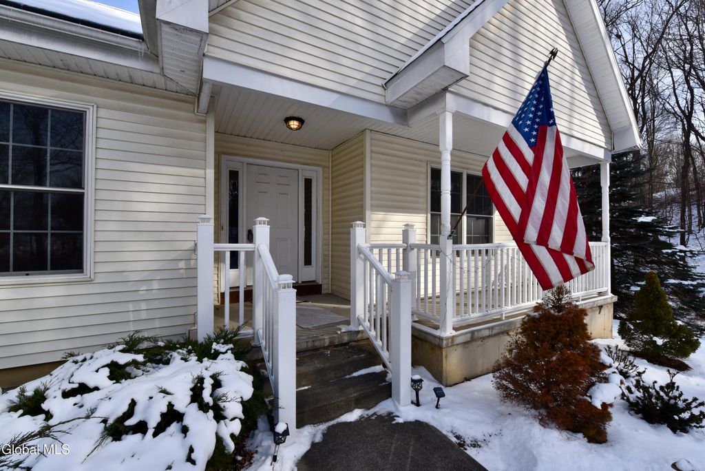 13 Rosemary Drive, North Greenbush, NY 12180