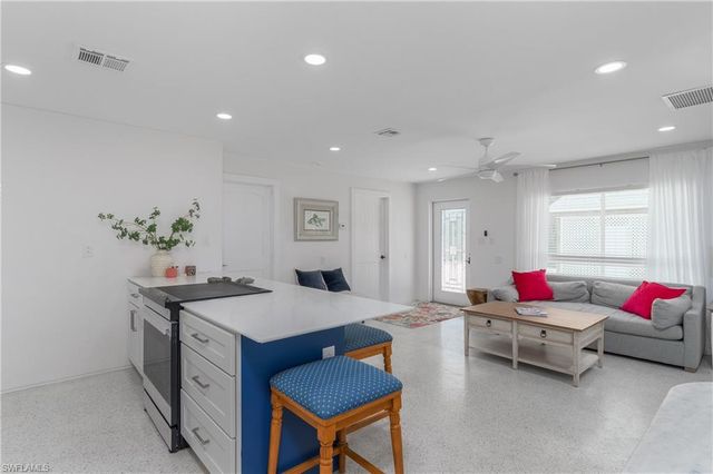 450 Birdsong PL, Sanibel, FL 33957