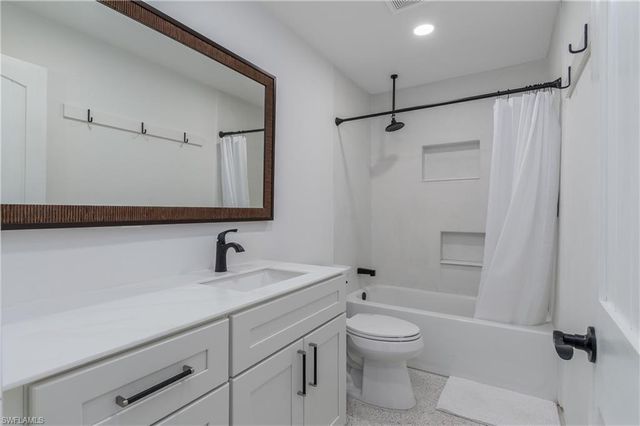 450 Birdsong PL, Sanibel, FL 33957