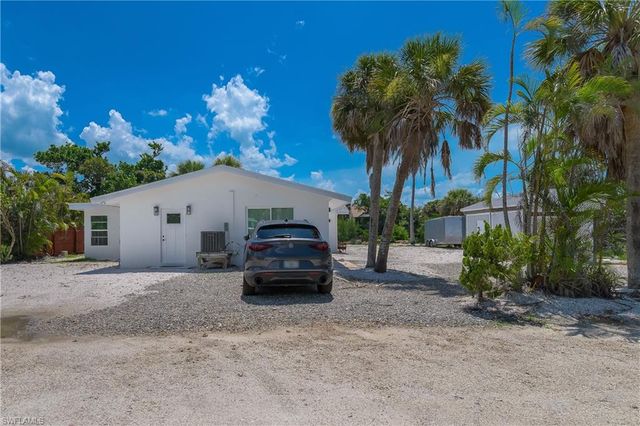 450 Birdsong PL, Sanibel, FL 33957